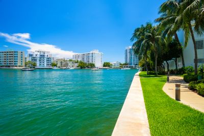 Protect the Land Against Erosion with a Seawall!